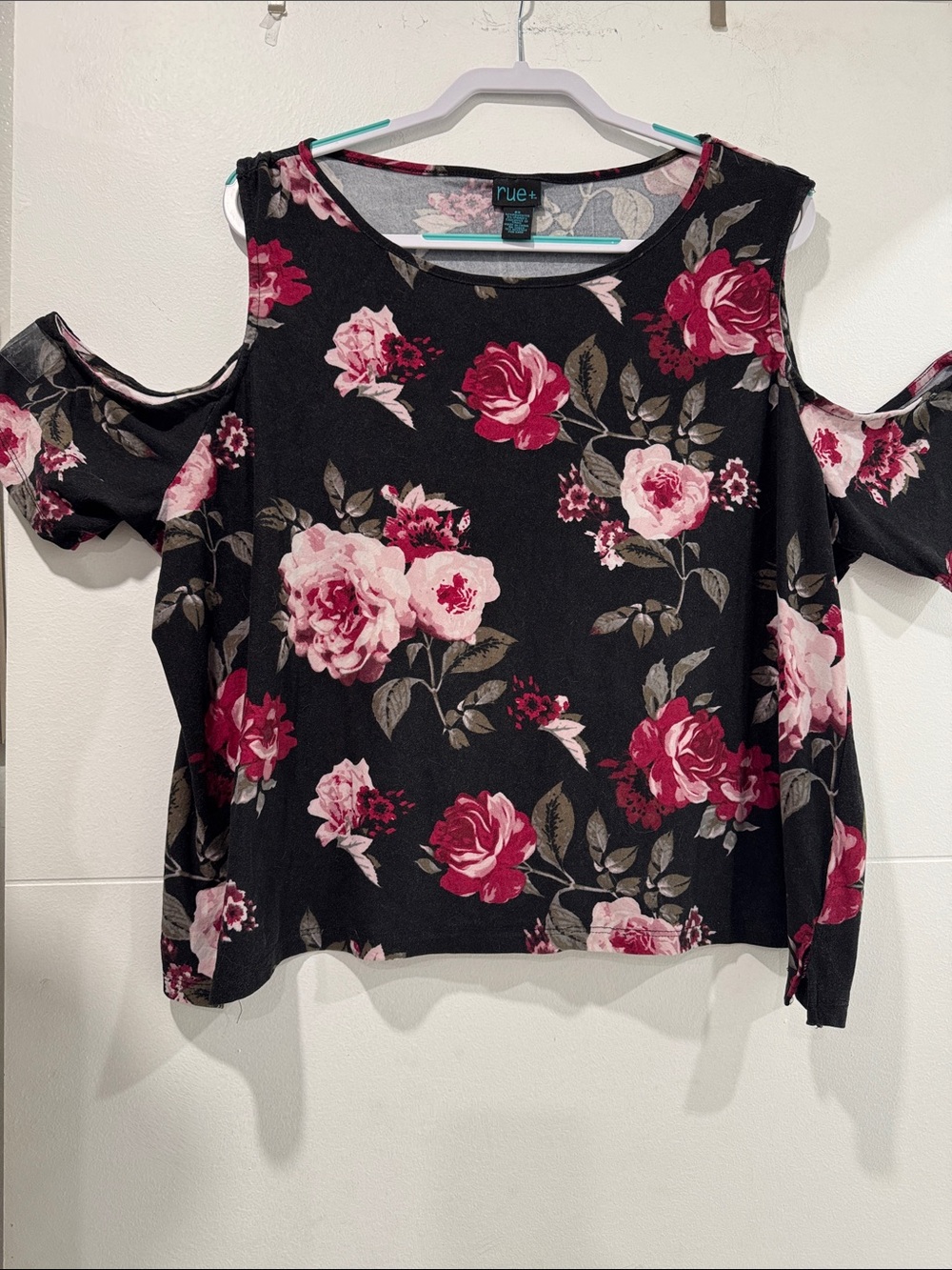 Rue + 21 Black Cold-Shoulder Floral Top with Pink Rose Print Womens 2X